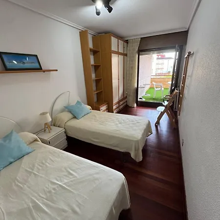 At 20 M De La Playa Apartamento *